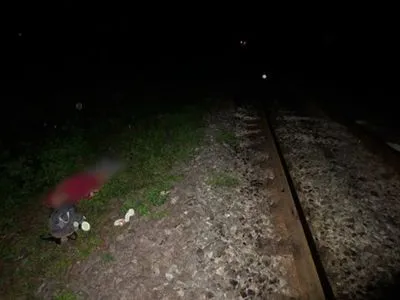 На залізничній колії на Буковині загинув чоловік