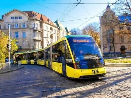 Львовский школьник попал под колеса трамвая