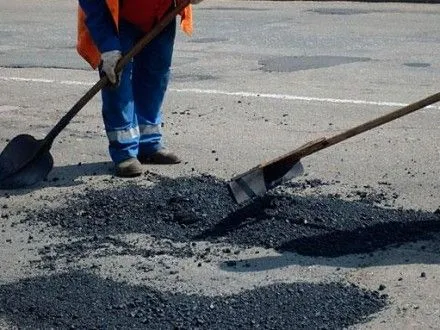 ministr-infrastrukturi-vvazhaye-scho-krasti-na-remonti-dorig-stali-menshe