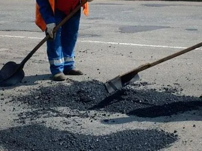 Міністр інфраструктури вважає, що красти на ремонті доріг стали менше