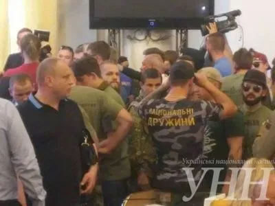 Полицейские устанавливают участников вчерашних столкновений во Львовском облсовете