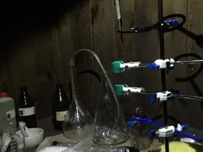Нарколабораторию по промышленному производству метадона обнаружили в Василькове