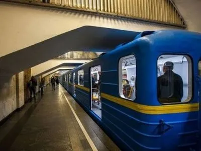 В киевском метро травмировались двое детей с начала летних каникул