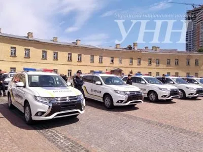 А.Аваков вручил 38 "Mitsubishi" полиции Днепропетровщины