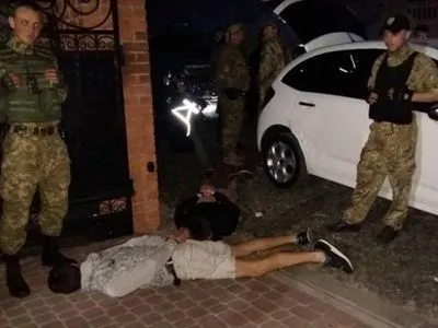 Вісім патрулів у Луцьку ганялися за п'яним водієм, який порушував правила і трощив авто