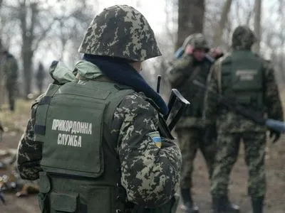 Прикордонники затримали два автомобілі, які незаконно перевозили товар на Донбасі