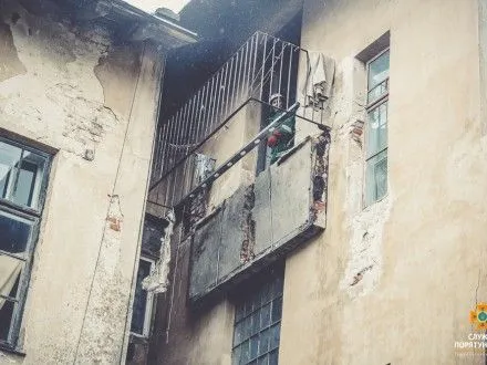 Двоє людей постраждали через обвал балкону на Тернопільщині