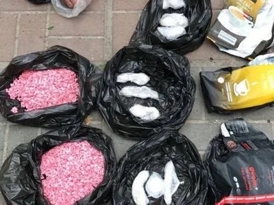 Понад чотири тис. пігулок вилучено у столичного наркодилера