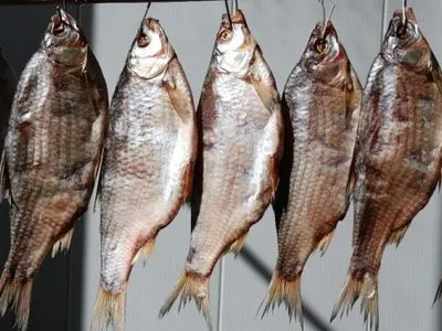 Названо супермаркети, в яких може продаватися заражена ботулізмом риба