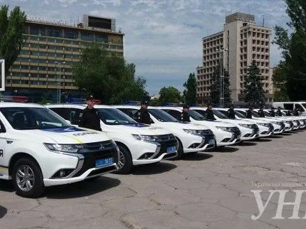 novi-avtomobili-zaporizkim-politseyskim-peredav-ministr-mvs