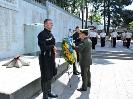 Міністр оборони України вшанував пам'ять загиблих Героїв Грузії, які боролися за єдність країни