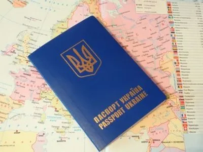 Почти 4 млн украинцев получили биометрические паспорта - П.Порошенко