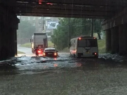 Чернівці затопило через сильну зливу
