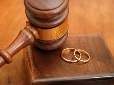 Лишь 0,3% из пар которые поженились по программе "Брак в сутки" расстались - Минюст
