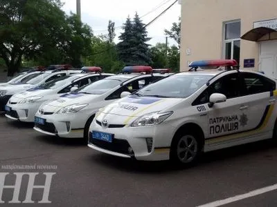А.Аваков вручив одеській поліції службові автомобілі та іменну зброю