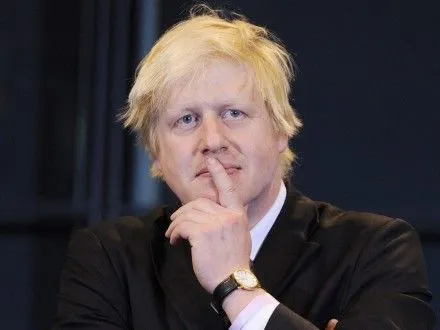 Британские министры просят Б.Джонсона побороться за место премьера