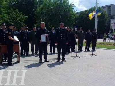 Міністр МВС  А.Аваков вручив правоохоронцям Одещини сертифікати на автомобілі