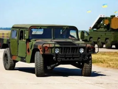 Американська військова автоцистерна перевернулась у Латвії