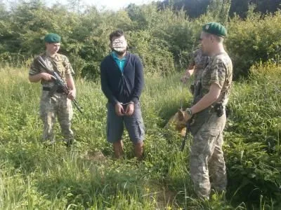 На українсько-польському кордоні прикордонники затримали двох нелегалів