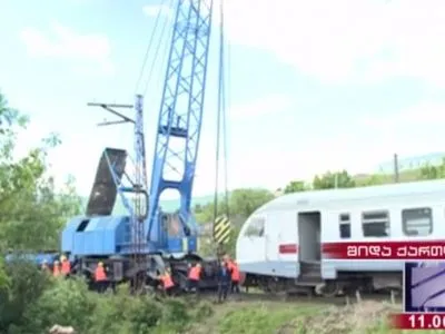 У Грузії поїзд зійшов з рейок після зіткнення з вантажівкою