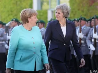 Т.Мей запевнила А.Меркель в швидкий старт переговорів по Brexit