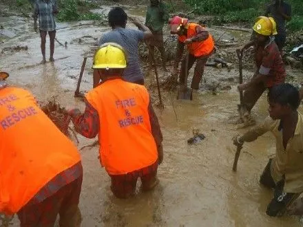 Более 100 человек погибли в Бангладеше  из-за проливных доджей и оползней