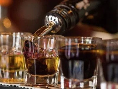 У світі скоротилося споживання алкоголю, але тільки на 1% - аналітики
