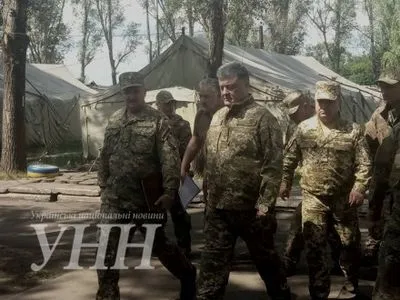 Более 10 тыс. военных получили помощь в медучреждениях Минобороны - Президент