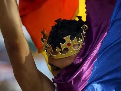 В Колумбии впервые зарегистрировали официальный брак между тремя мужчинами
