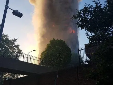 В результате пожара в Лондоне 20 человек попали в больницы в критическом состоянии