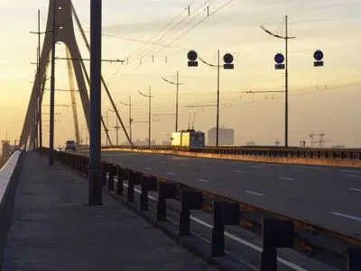 Движение транспорта на Московском мосту частично ограничат 14-17 июня