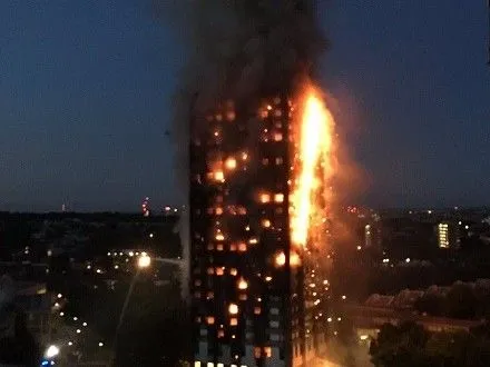 Масштабна пожежа у багатоповерхівці Лондона: люди опинилися у пастці