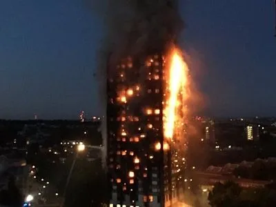Крупный пожар в многоэтажке Лондона: люди оказались в ловушке