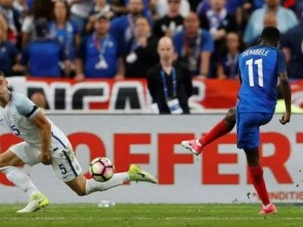 Футболисты Франции в меньшинстве нанесли поражение Англии