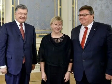 П.Порошенко обсудил с главами МИД Литвы и Швеции противодействие реализации "Северного потока-2"