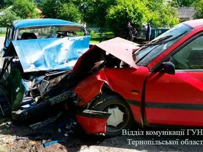 Внаслідок ДТП на Тернопільщині загинули троє людей
