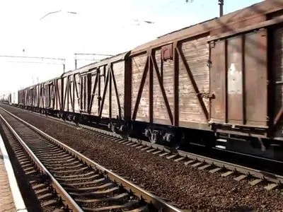 Под Харьковом мужчина попал под грузовой поезд
