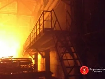 Пожежу на меблевій фабриці під Рівним гасили більше п'яти годин