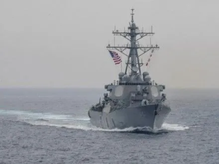 У берегов Японии американский эсминец столкнулся с торговым судном, есть пострадавшие