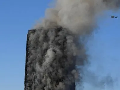 Королева Великобритании посетила пострадавших в пожаре Grenfell Tower
