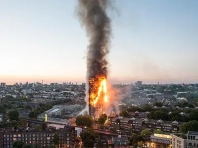 Протестующие в Лондоне требуют найти виновных в пожаре в Grenfell Tower