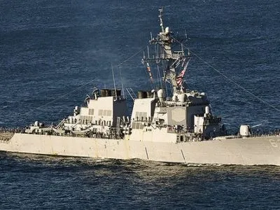 Эсминец ВМС США вернулся на базу в Японии после столкновения