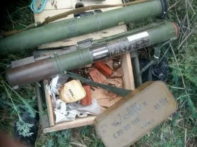 Два гранатомети, тротил і 800 набоїв зберігав удома чоловік на Донеччині