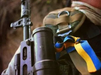 Украинский воин погиб, трое ранены за сутки в зоне АТО