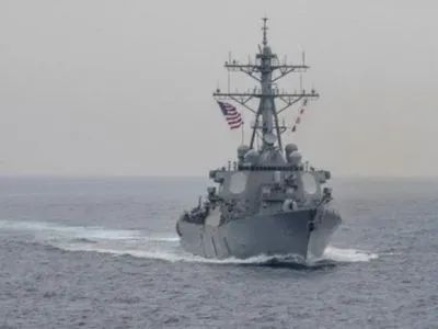 В результате столкновения эсминца США и контейнеровоза в Японии исчезли семь человек