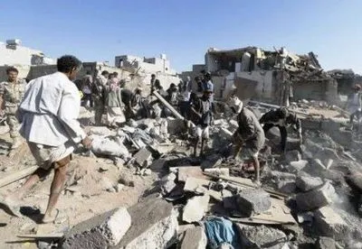 Более 20 человек погибли в Йемене в результате авиаудара по рынку