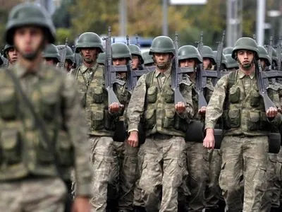 Більше 700 солдатів у Туреччині госпіталізували з отруєнням