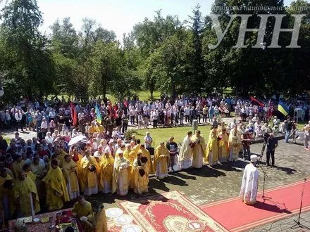 Патриарх Филарет отслужил панихиду на казацких Могилах