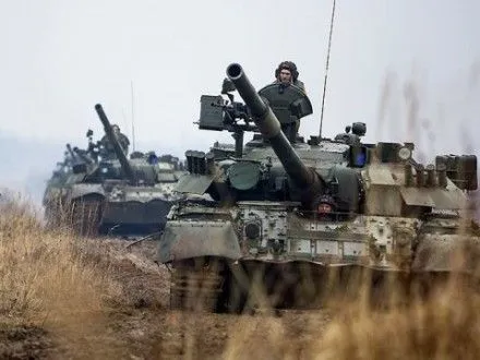 Бойовики з танків та артилерії вночі обстріляли українські позиції біля Авдіївки