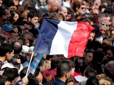 Другий тур парламентських виборів стартував у Франції